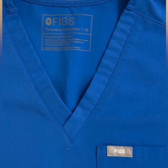 FIGS women's Royal Blue Catarina One-Pocket Scrub Top - Size XS - Picture 4 of 4